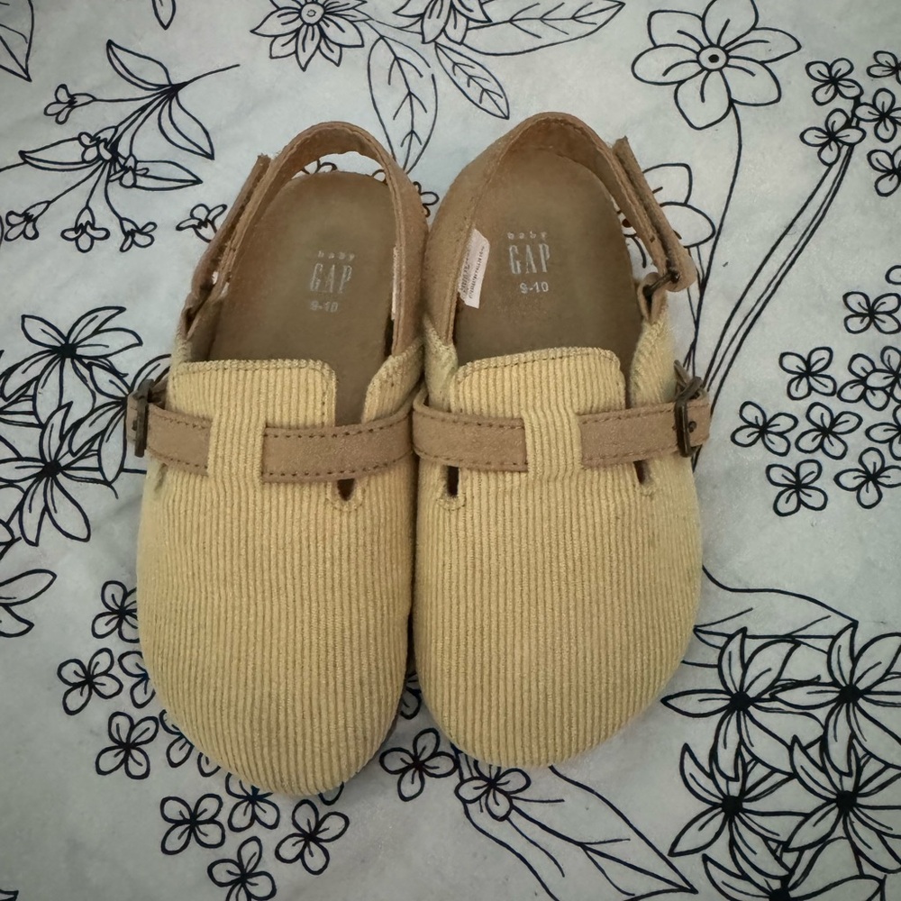 GAP Kids Moccasins in Light Tan